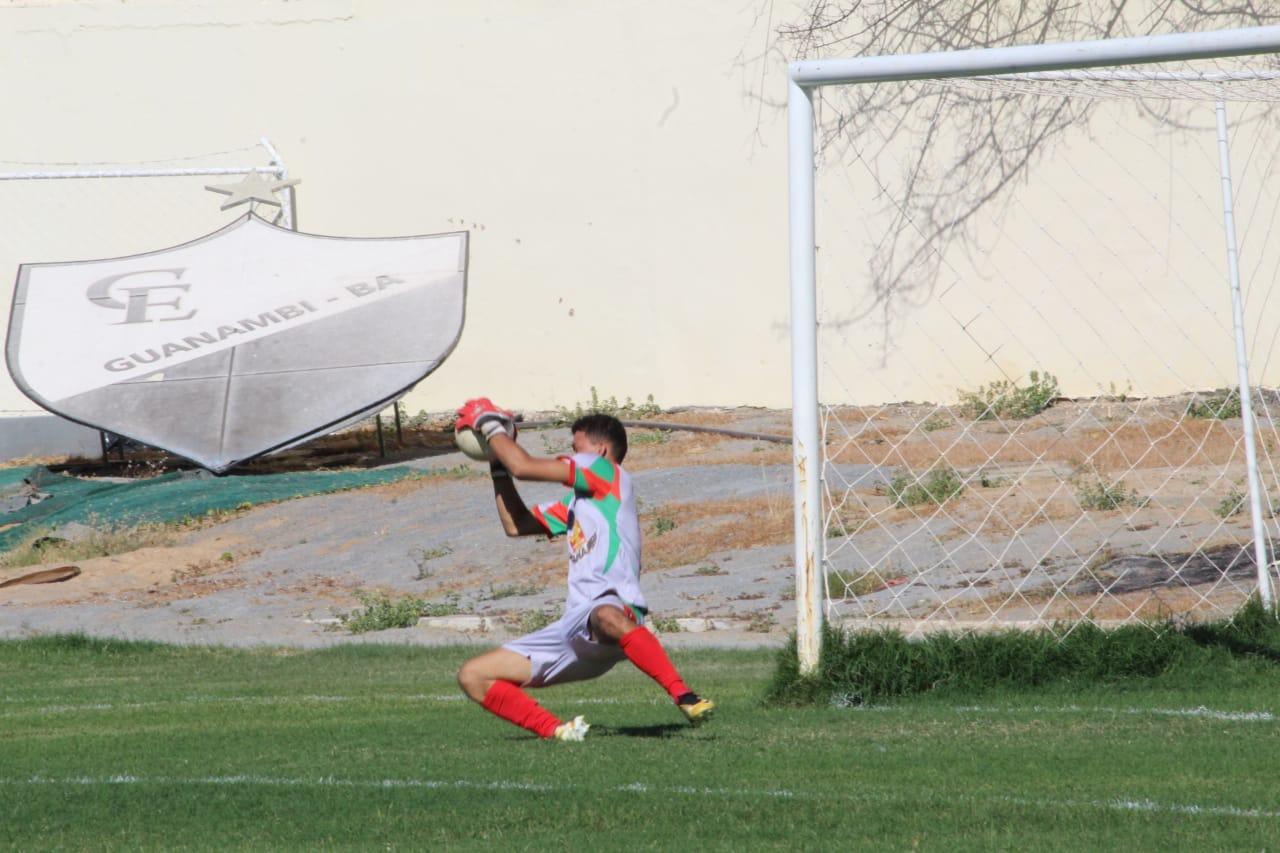 Suel brilha na retaguarda lusitana e destaca com defesas milagrosas Suel brilha na retaguarda lusitana e destaca com defesas milagrosas