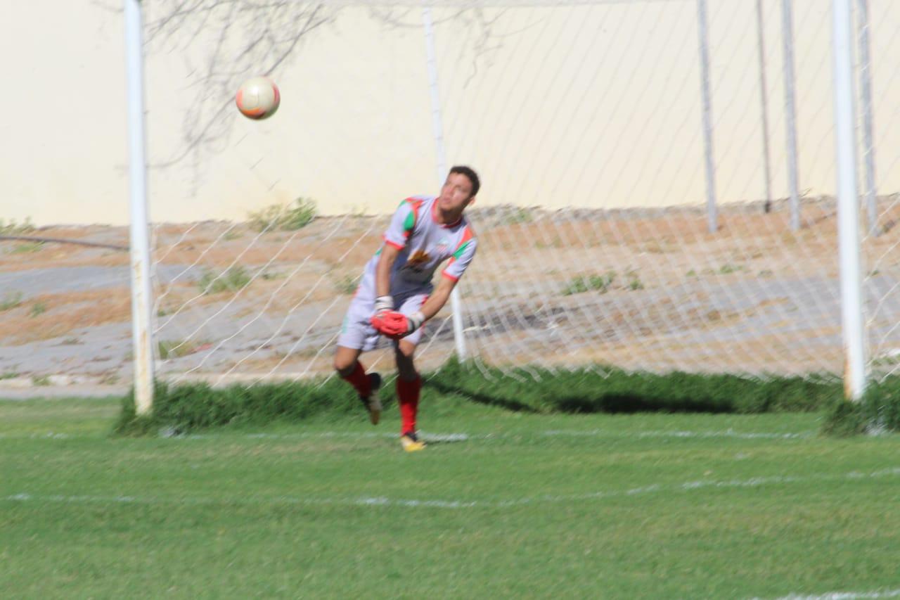 Suel brilha na retaguarda lusitana e destaca com defesas milagrosas Suel brilha na retaguarda lusitana e destaca com defesas milagrosas