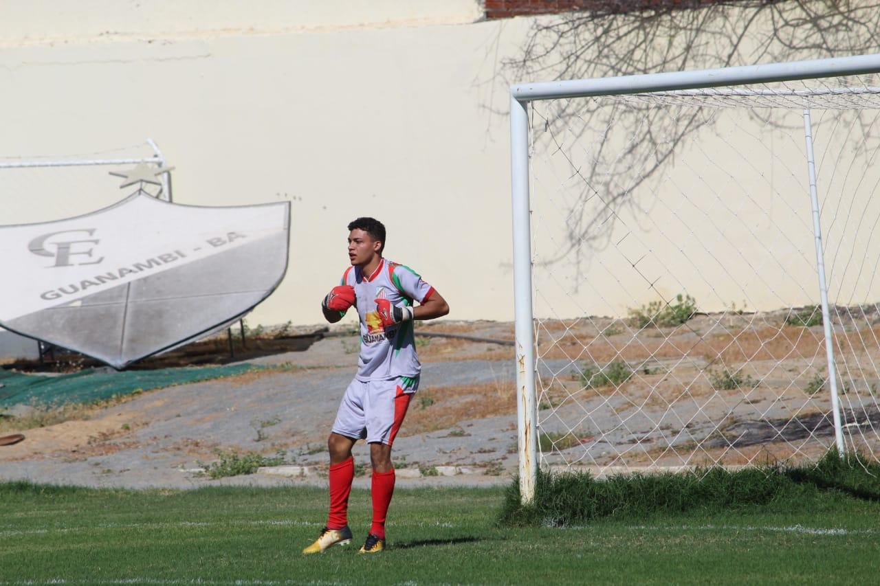 Suel brilha na retaguarda lusitana e destaca com defesas milagrosas Suel brilha na retaguarda lusitana e destaca com defesas milagrosas