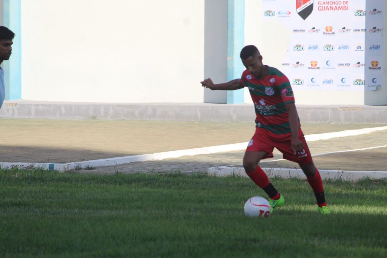 Atacante Douglas dar “chapéu” nos rivais e garante permanência na Portuguesa de Mandacaru