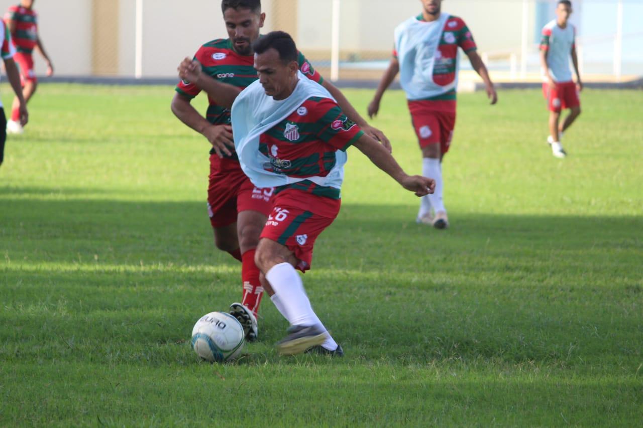 Portuguesa de Mandacaru acerta com experiente meio campista do futebol guanambiense