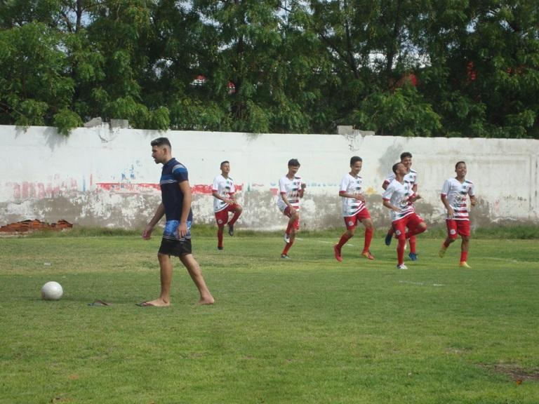 Sub-15 faz jogo acirrado contra o Flamengo de Guanambi, mas perde com gol marcado no fim Sub-15 faz jogo acirrado contra o Flamengo de Guanambi, mas perde com gol marcado no fim